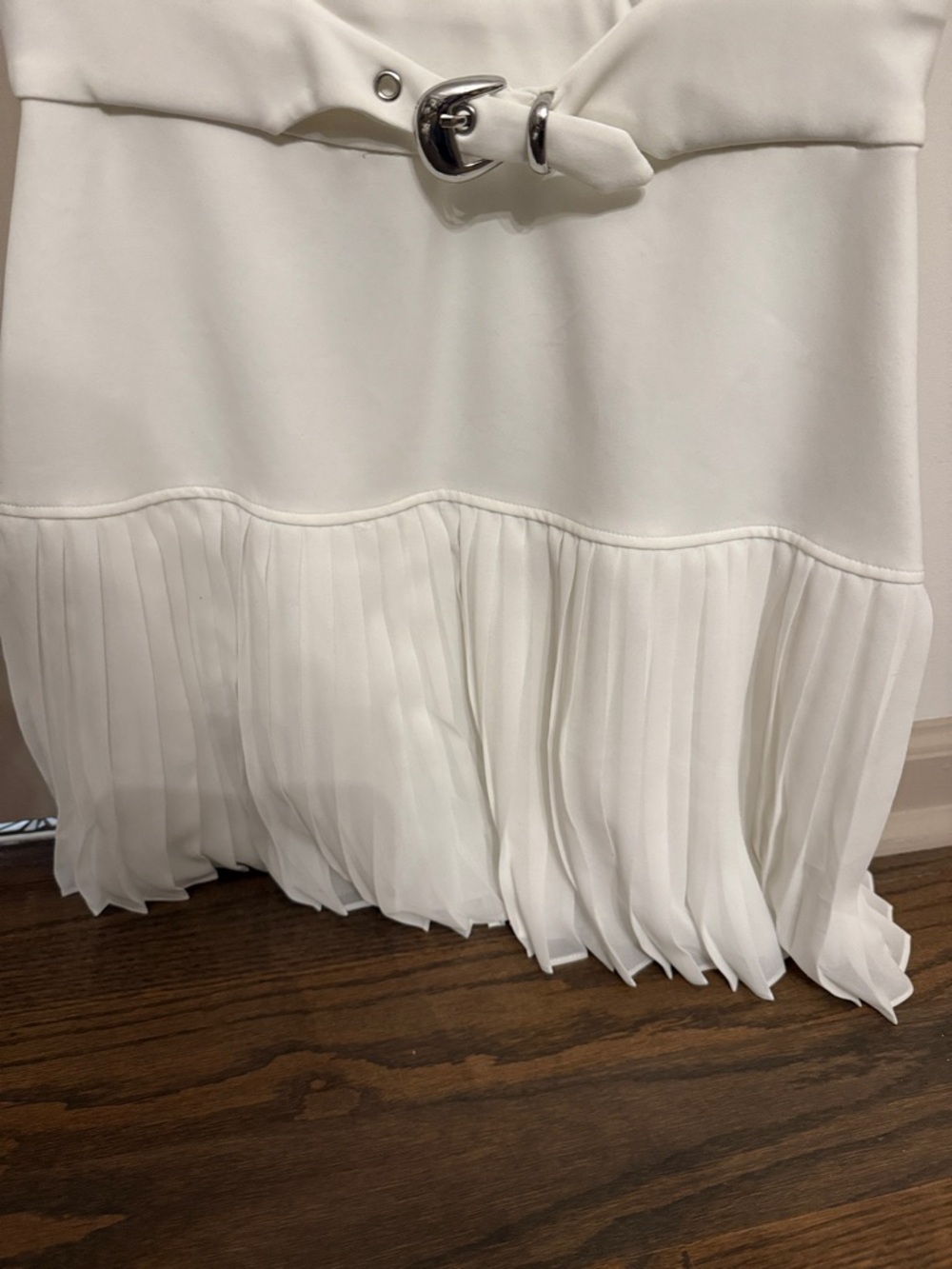 Sleeveless White Pleated-Hem Dress with Belt Carbon38 - Picture 4 of 10